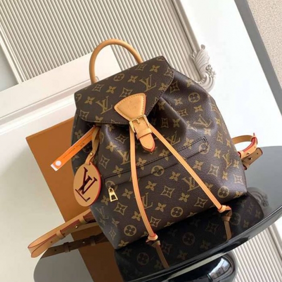 Louis Vuitton リュック オールレザー ブラック M45501 サイズ:33x27.5x14cm Louis Vuitton リュック オールレザー ブラック M45501 サイズ:33x27.5x14cm