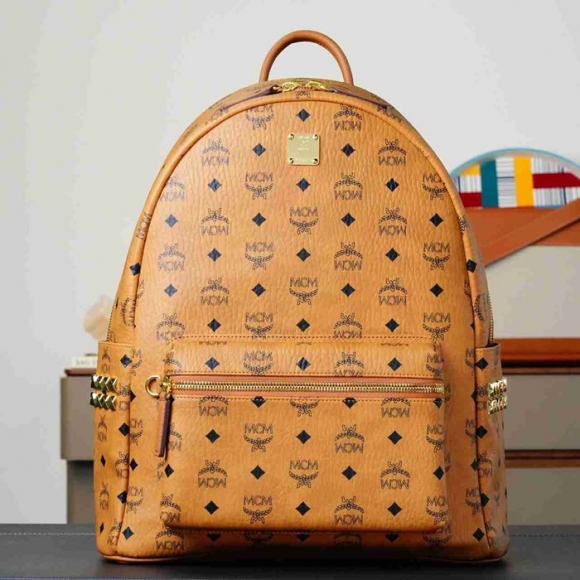 MCM スターク 実撮りコニャック ミディアム クラシックモノグラム コニャック MMKAAVE09CO001 サイズ:41x33.5x15.5cm MCM スターク 実撮りコニャック ミディアム クラシックモノグラム コニャック MMKAAVE09CO001 サイズ:41x33.5x15.5cm