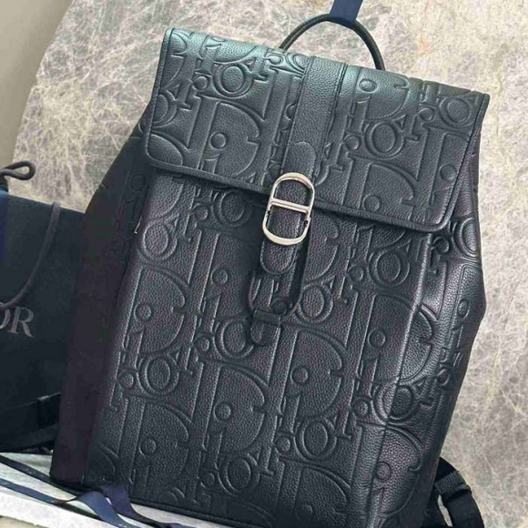 Dior ディオールデイリー フラップ リュック オールレザー ブラック 1ESBA231LLG_93928 サイズ:41.5x30.5x15.5cm Dior ディオールデイリー フラップ リュック オールレザー ブラック 1ESBA231LLG_93928 サイズ:41.5x30.5x15.5cm