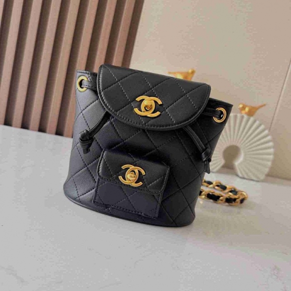 Chanel ヴィンテージ リュック ラムレザー ブラック A2211 サイズ:17x15cm Chanel ヴィンテージ リュック ラムレザー ブラック A2211 サイズ:17x15cm