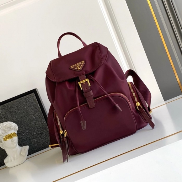 Prada 进口ナイロン リュック ナイロン ブラック 1BZ081 サイズ:29x24.5x12cm Prada 进口ナイロン リュック ナイロン ブラック 1BZ081 サイズ:29x24.5x12cm