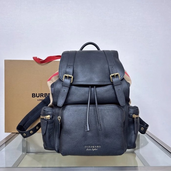 Burberry 最新作 シャーリングカーフスキン リュック オールレザー ブラック 680173 サイズ:42x28cm Burberry 最新作 シャーリングカーフスキン リュック オールレザー ブラック 680173 サイズ:42x28cm
