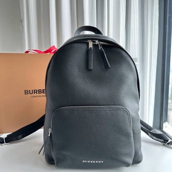 Burberry 最新作 シャーリングカーフスキン リュック オールレザー ブラック 891173 サイズ:40x29x15cm Burberry 最新作 シャーリングカーフスキン リュック オールレザー ブラック 891173 サイズ:40x29x15cm