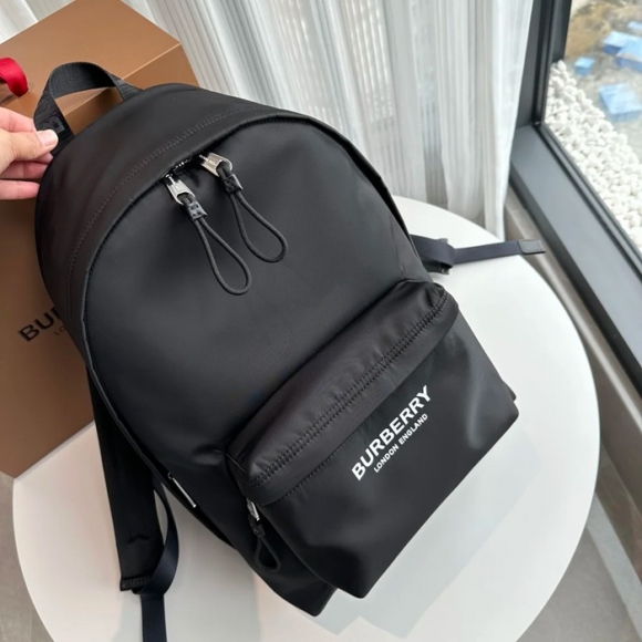 Burberry ヴィンテージタータンチェック ナイロン リュック タータンチェック ブラウン 1091 サイズ:42.5x30.5x14.5cm Burberry ヴィンテージタータンチェック ナイロン リュック タータンチェック ブラウン 1091 サイズ:42.5x30.5x14.5cm