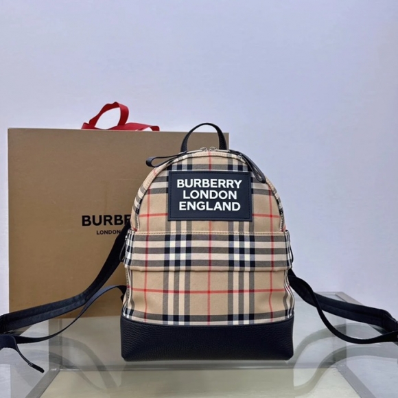 Burberry クラシックタータンチェック リュック タータンチェック ブラウン 1098 サイズ:30x23cm Burberry クラシックタータンチェック リュック タータンチェック ブラウン 1098 サイズ:30x23cm