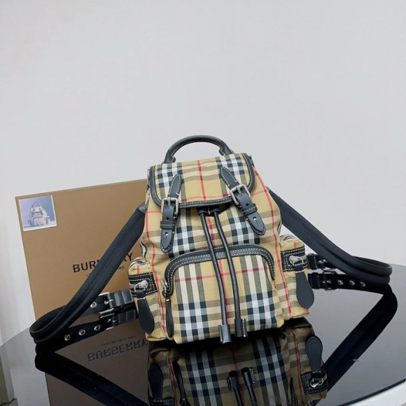 Burberry 3WAY リュック ナイロン ブラック 9701 サイズ:26x16cm Burberry 3WAY リュック ナイロン ブラック 9701 サイズ:26x16cm