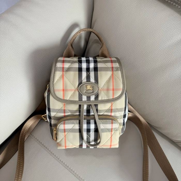 Burberry ホースシュー キルティングナイロン リュック タータンチェック サンド 3961 サイズ:34.5x21x13cm Burberry ホースシュー キルティングナイロン リュック タータンチェック サンド 3961 サイズ:34.5x21x13cm