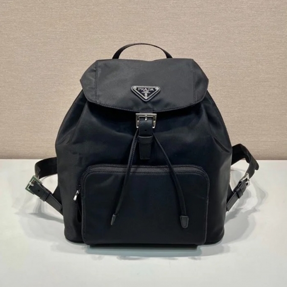 Prada ヴィンテージ リュック ナイロン ブラック 1BZ832 サイズ:29x27x13.5cm Prada ヴィンテージ リュック ナイロン ブラック 1BZ832 サイズ:29x27x13.5cm