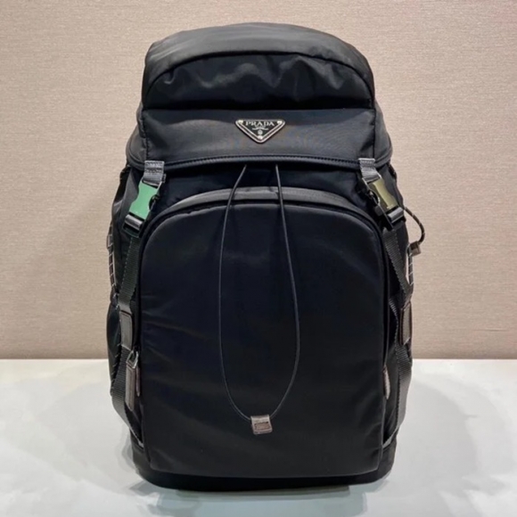 Prada 登山 リュック ナイロン ブラック 2VZ123 サイズ:46x28x22cm Prada 登山 リュック ナイロン ブラック 2VZ123 サイズ:46x28x22cm