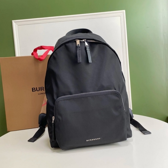 Burberry クラシックタータンチェック ショルダーストラップ リュック タータンチェック ブラウン 8911 サイズ:40x29x15cm Burberry クラシックタータンチェック ショルダーストラップ リュック タータンチェック ブラウン 8911 サイズ:40x29x15cm