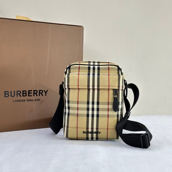 BURBERRY チェックフレディバッグ サイズ:20.5x16cm BURBERRY チェックフレディバッグ サイズ:20.5x16cm