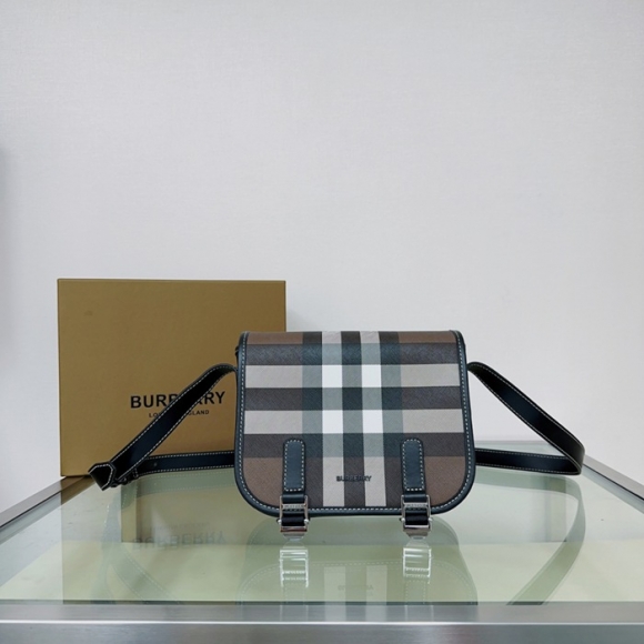 BURBERRY チェックエコキャンバスメッセンジャー サイズ:22x19cm BURBERRY チェックエコキャンバスメッセンジャー サイズ:22x19cm