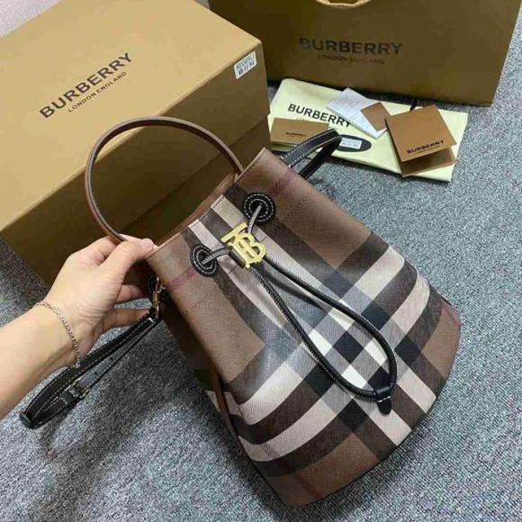 BURBERRY 6911 ブラウン ショルダーバッグ クラシックチェック 26x26x16cm サイズ:26x26x16cm BURBERRY 6911 ブラウン ショルダーバッグ クラシックチェック 26x26x16cm サイズ:26x26x16cm