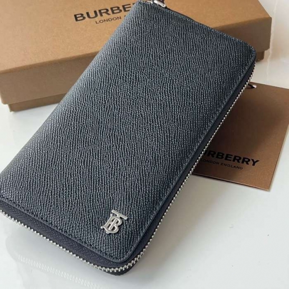 BURBERRY 粒面レザージップ長財布 サイズ:19x10cm BURBERRY 粒面レザージップ長財布 サイズ:19x10cm