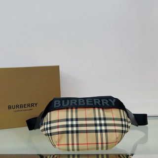 BURBERRY ナイロンウエストバッグ サイズ:31x17cm BURBERRY ナイロンウエストバッグ サイズ:31x17cm
