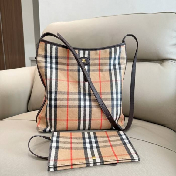 BURBERRY 2261 カーフスキン チェック ショルダーバッグ クラシックチェック 31x28x12cm サイズ:31x28x12cm BURBERRY 2261 カーフスキン チェック ショルダーバッグ クラシックチェック 31x28x12cm サイズ:31x28x12cm