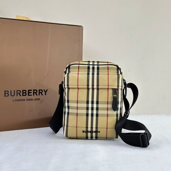 BURBERRY バーバリーチェック フレディバッグ サイズ:20.5x16cm BURBERRY バーバリーチェック フレディバッグ サイズ:20.5x16cm