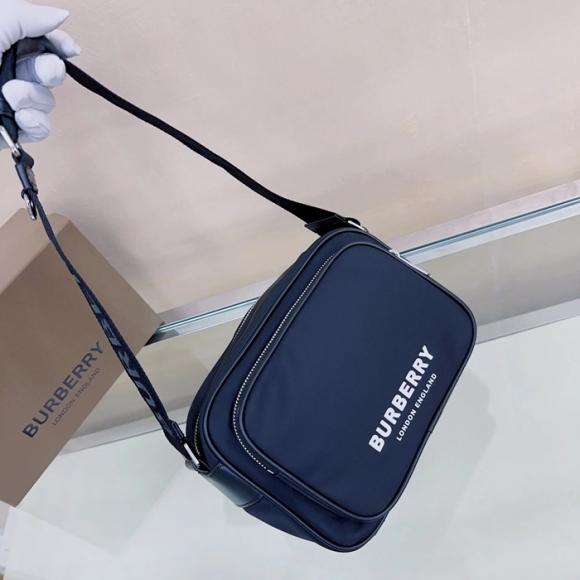 BURBERRY ECONYL素材斜め掛け サイズ:22.5x16x6.5cm BURBERRY ECONYL素材斜め掛け サイズ:22.5x16x6.5cm