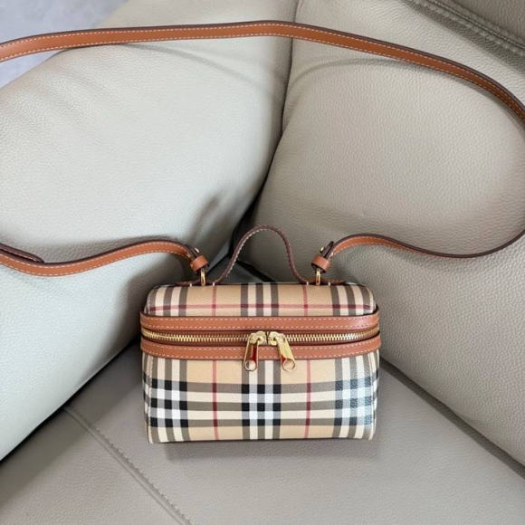 BURBERRY 5251 カーフスキン ベージュ 斜め掛けバッグ クラシックチェック 20x15cm サイズ:20x15cm BURBERRY 5251 カーフスキン ベージュ 斜め掛けバッグ クラシックチェック 20x15cm サイズ:20x15cm