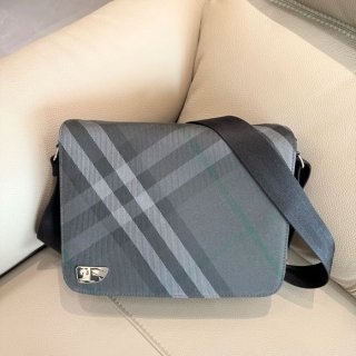 BURBERRY 8481 チェックメッセンジャー グリッド サイズ:28x23cm BURBERRY 8481 チェックメッセンジャー グリッド サイズ:28x23cm
