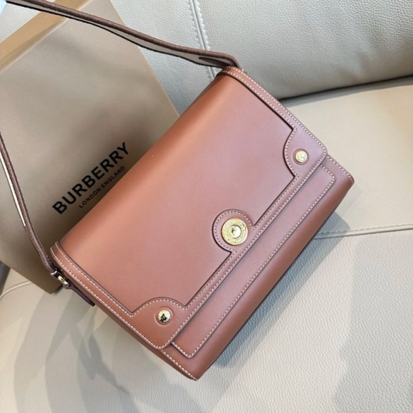 BURBERRY 9061 キャンバス 斜め掛けバッグ クラシック 25x18cm サイズ:25x18cm BURBERRY 9061 キャンバス 斜め掛けバッグ クラシック 25x18cm サイズ:25x18cm