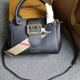 BURBERRY 89012 チェック 斜め掛けバッグ クラシックチェック 23x19x14cm サイズ:23x19x14cm BURBERRY 89012 チェック 斜め掛けバッグ クラシックチェック 23x19x14cm サイズ:23x19x14cm