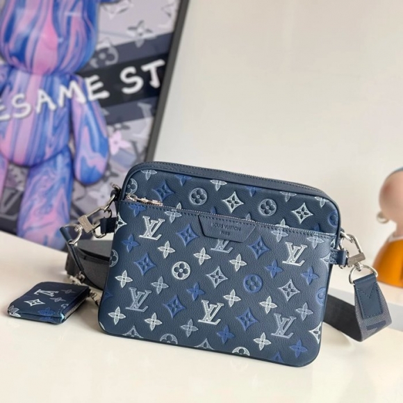 BURBERRY M28618 パターンメッセンジャー サイズ:25x18.5cm BURBERRY M28618 パターンメッセンジャー サイズ:25x18.5cm