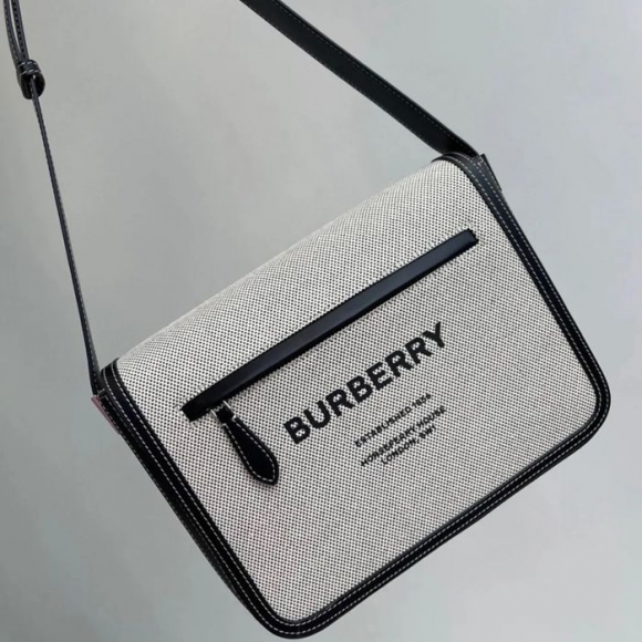 BURBERRY 0361 キャンバス×レザーメッセンジャー サイズ:28x21.5cm BURBERRY 0361 キャンバス×レザーメッセンジャー サイズ:28x21.5cm