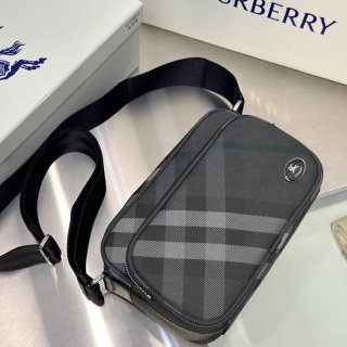BURBERRY 8541 リブナイロン斜め掛け ナイトロゴ サイズ:26x17cm BURBERRY 8541 リブナイロン斜め掛け ナイトロゴ サイズ:26x17cm