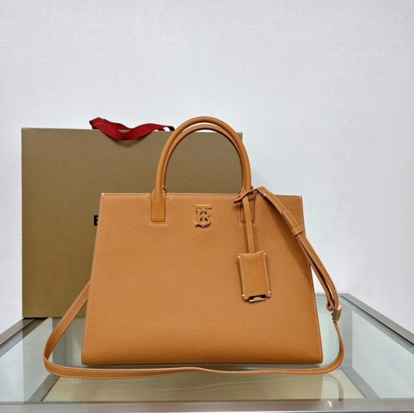 BURBERRY 9761 カーフスキン 斜め掛けバッグ TB 32x24x12cm サイズ:32x24x12cm BURBERRY 9761 カーフスキン 斜め掛けバッグ TB 32x24x12cm サイズ:32x24x12cm