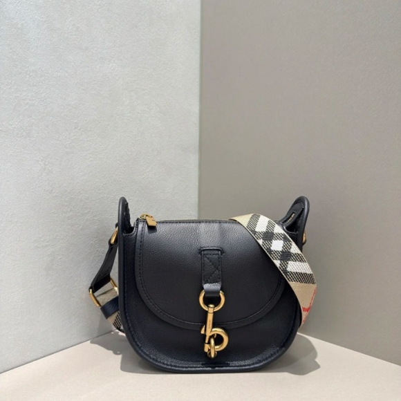 BURBERRY 6931 カーフスキン チェック 斜め掛けバッグ クラシックチェック 19x18cm サイズ:19x18cm BURBERRY 6931 カーフスキン チェック 斜め掛けバッグ クラシックチェック 19x18cm サイズ:19x18cm