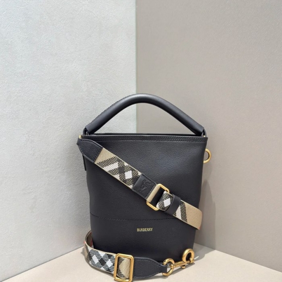 BURBERRY 59416 カーフスキン ベージュ 斜め掛けバッグ クラシックチェック 22x21cm サイズ:22x21cm BURBERRY 59416 カーフスキン ベージュ 斜め掛けバッグ クラシックチェック 22x21cm サイズ:22x21cm