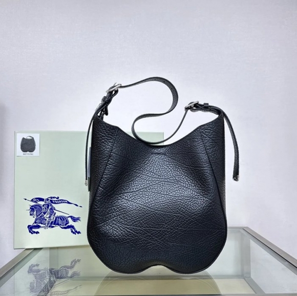 BURBERRY 5781 ゴールド ショルダーバッグ クラシック 33x30cm サイズ:33x30cm BURBERRY 5781 ゴールド ショルダーバッグ クラシック 33x30cm サイズ:33x30cm