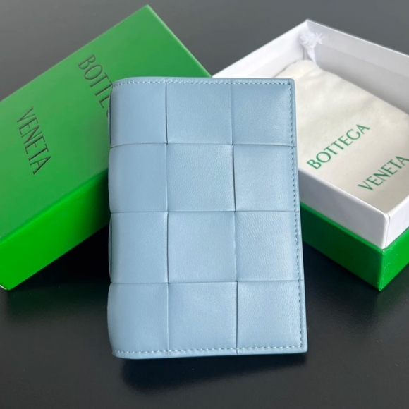 BOTTEGA VENETA BV 777046 カセット パスポートケース 編み羊皮 13.6x10.5cm サイズ:13.6x10.5cm BOTTEGA VENETA BV 777046 カセット パスポートケース 編み羊皮 13.6x10.5cm サイズ:13.6x10.5cm