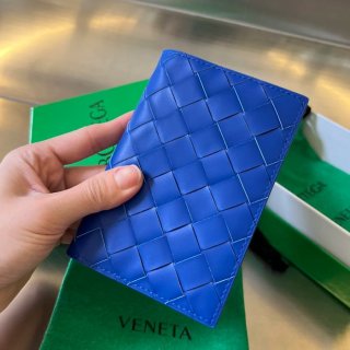 BOTTEGA VENETA BV 607482 新作パスポートケース 編み牛皮 13.3x9.5cm サイズ:13.3x9.5cm