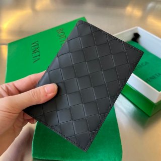 BOTTEGA VENETA BV 607482 新作パスポートケース 編み牛皮 13.3x9.5cm サイズ:13.3x9.5cm