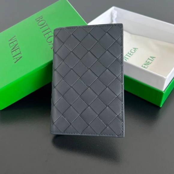 BOTTEGA VENETA BV 607482 新作パスポートケース 編み牛皮 13.3x9.5cm サイズ:13.3x9.5cm BOTTEGA VENETA BV 607482 新作パスポートケース 編み牛皮 13.3x9.5cm サイズ:13.3x9.5cm