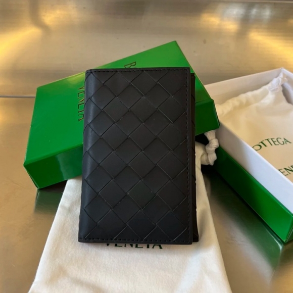 BOTTEGA VENETA BV 629679 新作パッチワークパスポートケース 編み牛皮 13.3x9.5cm サイズ:13.3x9.5cm BOTTEGA VENETA BV 629679 新作パッチワークパスポートケース 編み牛皮 13.3x9.5cm サイズ:13.3x9.5cm