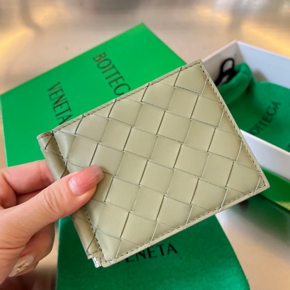 BOTTEGA VENETA BV 592626 新作マネークリップ 編み牛皮 11.5x9x0.5cm サイズ:11.5x9x0.5cm BOTTEGA VENETA BV 592626 新作マネークリップ 編み牛皮 11.5x9x0.5cm サイズ:11.5x9x0.5cm