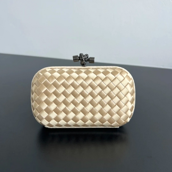 BOTTEGA VENETA BV 8651 ノット イブニングバッグ シルク編み蛇皮トリム 16x10cm サイズ:16x10cm BOTTEGA VENETA BV 8651 ノット イブニングバッグ シルク編み蛇皮トリム 16x10cm サイズ:16x10cm
