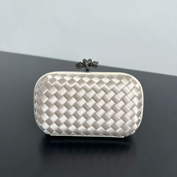 BOTTEGA VENETA BV 8651 ノット イブニングバッグ シルク編み蛇皮トリム 16x10cm サイズ:16x10cm BOTTEGA VENETA BV 8651 ノット イブニングバッグ シルク編み蛇皮トリム 16x10cm サイズ:16x10cm
