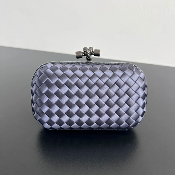BOTTEGA VENETA BV 8651 ノット イブニングバッグ シルク編み蛇皮トリム 16x10cm サイズ:16x10cm BOTTEGA VENETA BV 8651 ノット イブニングバッグ シルク編み蛇皮トリム 16x10cm サイズ:16x10cm