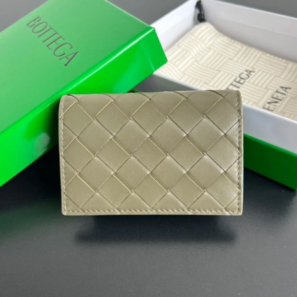 BOTTEGA VENETA BV 667141 新作名刺ケース 編み羊皮 11x7.5x2.5cm サイズ:11x7.5x2.5cm BOTTEGA VENETA BV 667141 新作名刺ケース 編み羊皮 11x7.5x2.5cm サイズ:11x7.5x2.5cm