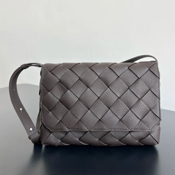 BOTTEGA VENETA BV 815796 ディアゴ斜め掛け サイズ:32x21.5cm BOTTEGA VENETA BV 815796 ディアゴ斜め掛け サイズ:32x21.5cm