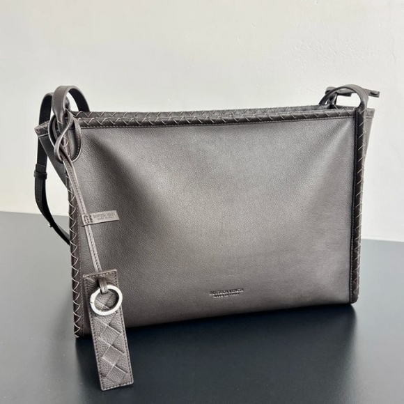 BOTTEGA VENETA BV 826852 コリエレハンドバッグ サイズ:39x29x14.5cm