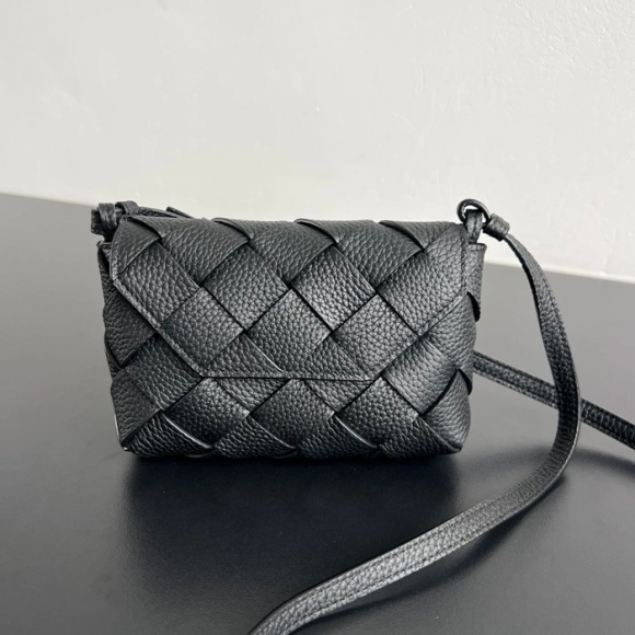 BOTTEGA VENETA BV 805745 新作編みカメラバッグ ディアゴ サイズ:18x12cm BOTTEGA VENETA BV 805745 新作編みカメラバッグ ディアゴ サイズ:18x12cm