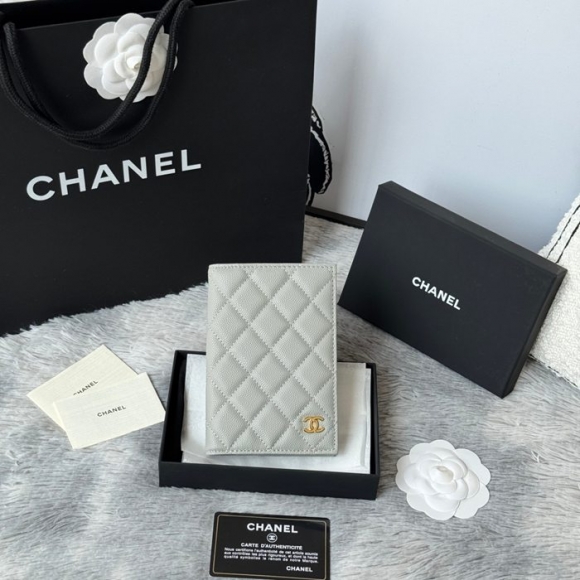 CHANEL AP3197 クラシックパスポートケース カヴィア粒革 サイズ:14.5x10.5cm