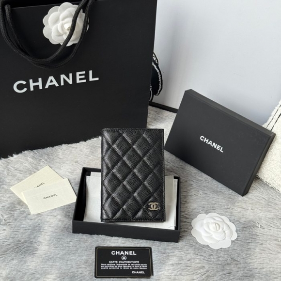 CHANEL AP3197 クラシックパスポートケース カヴィア粒革 サイズ:14.5x10.5cm CHANEL AP3197 クラシックパスポートケース カヴィア粒革 サイズ:14.5x10.5cm