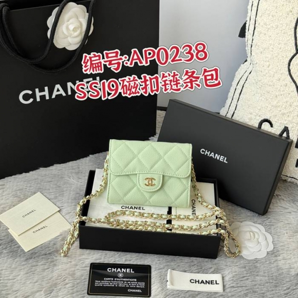 CHANEL 0238 SS19 チェーン付きカードケース カヴィア粒革 サイズ:12.5x8.5x2.5cm CHANEL 0238 SS19 チェーン付きカードケース カヴィア粒革 サイズ:12.5x8.5x2.5cm