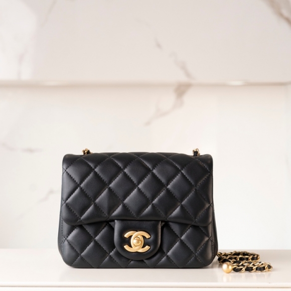 CHANEL ブラック×ゴールド 斜め掛けバッグ ヴィンテージ 18×13×7cm サイズ:18×13×7cm CHANEL ブラック×ゴールド 斜め掛けバッグ ヴィンテージ 18×13×7cm サイズ:18×13×7cm